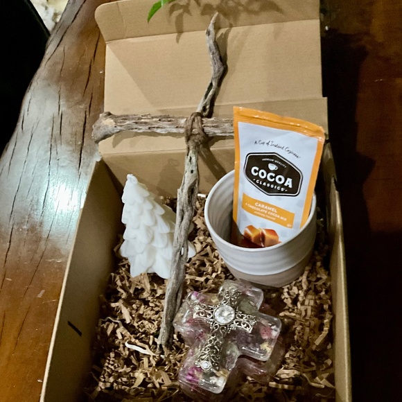 Old Rugged Cross Gift Box Christmas - Picture 1 of 14